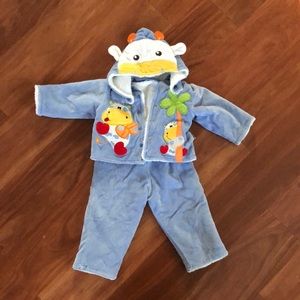 Warm, cozy baby two piece suit with hood